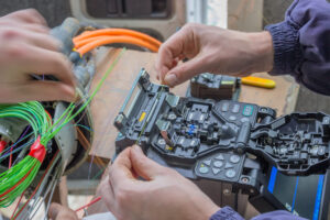 Fibre optic technician splicing fibers